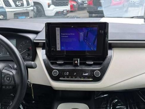 Used 2025 Toyota Corolla LE FWD image 11