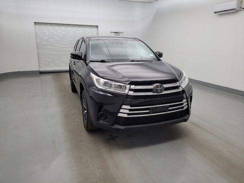 Used 2019 Toyota Highlander LE AWD/4WD image 14