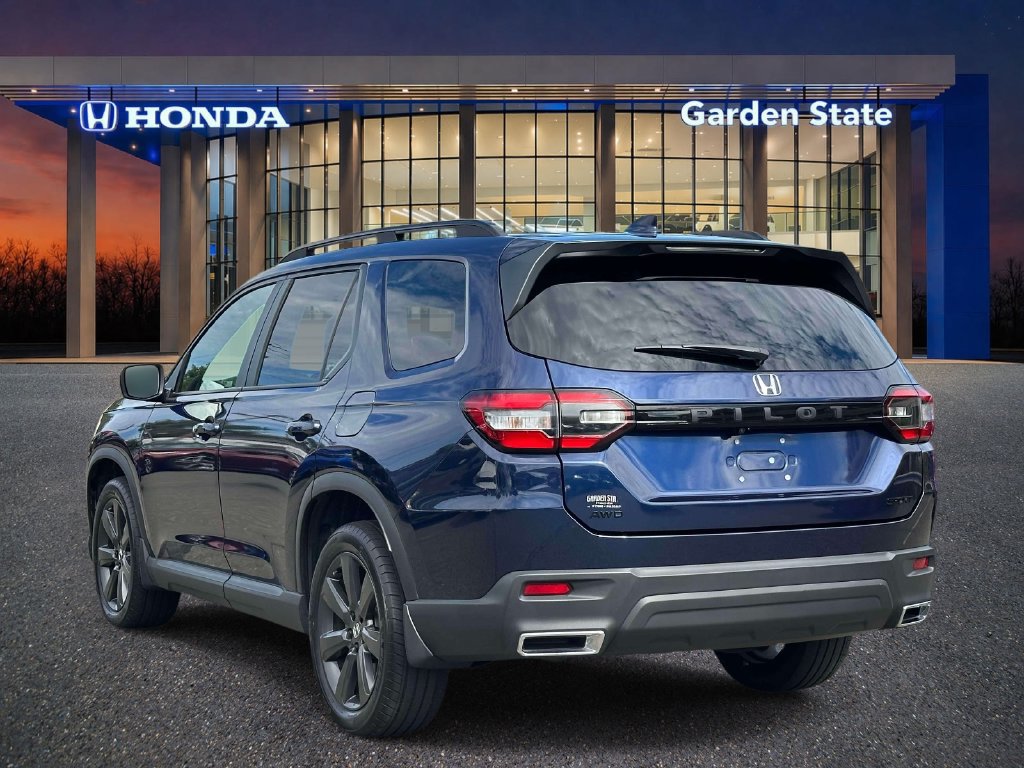 Used 2023 Honda Pilot Sport image 4