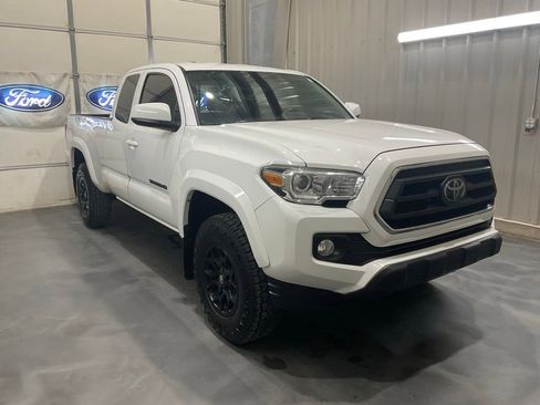 Used 2022 Toyota Tacoma SR5 AWD/4WD image 1