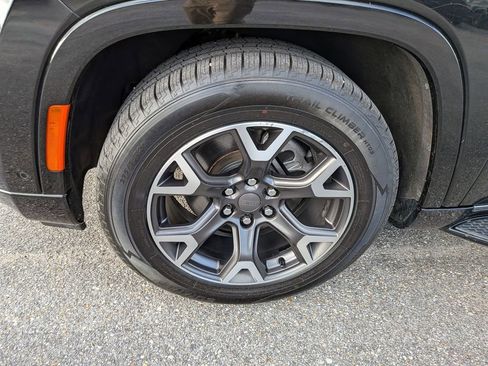 Used 2024 Jeep Wagoneer Series III AWD/4WD image 11