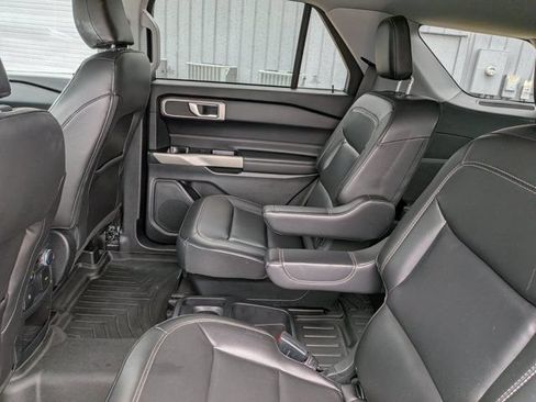 Used 2021 Ford Explorer XLT w/ Equipment Group 202A RWD image 17