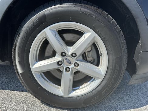 Used 2019 Ford Explorer XLT w/ Equipment Group 202A FWD image 14