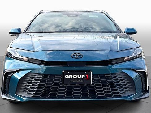 Used 2025 Toyota Camry SE image 4