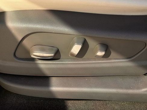 Certified 2022 Cadillac XT5 Premium Luxury image 23