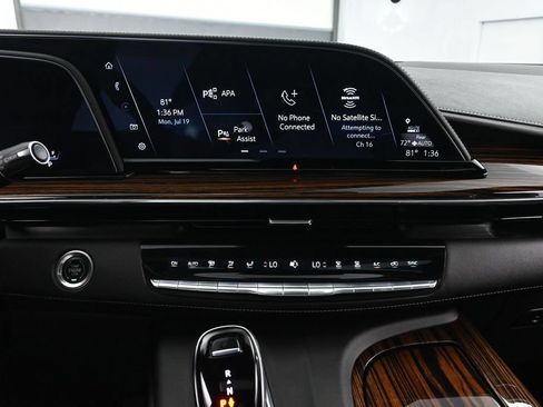 Used 2022 Cadillac Escalade ESV Premium Luxury AWD/4WD image 31