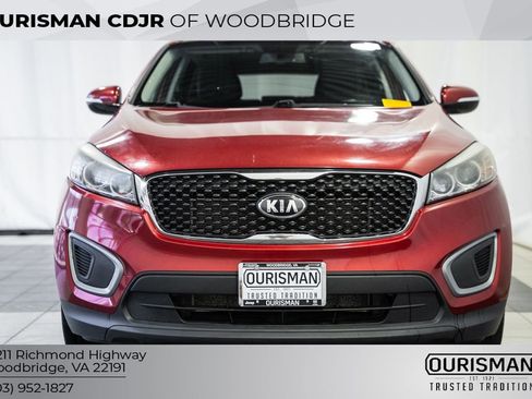 Used 2016 Kia Sorento LX w/ LX Convenience Package image 2
