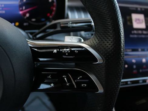 Used 2023 Mercedes-Benz GLC 300 4MATIC image 9