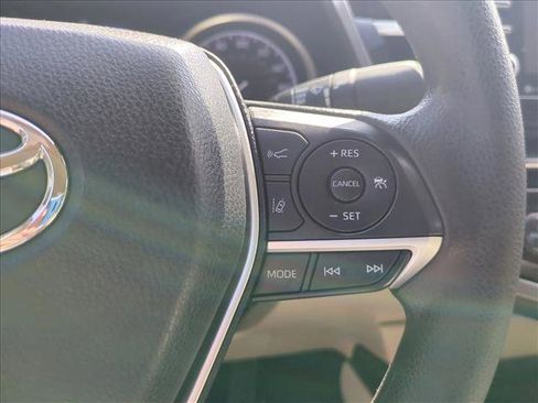 Used 2021 Toyota Camry LE image 29