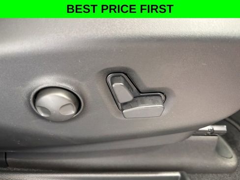 New 2027 Chrysler Pacifica Limited AWD/4WD image 16