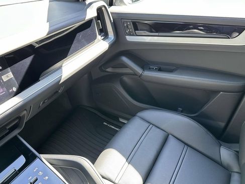 New 2026 Porsche Cayenne Coupe AWD/4WD image 28
