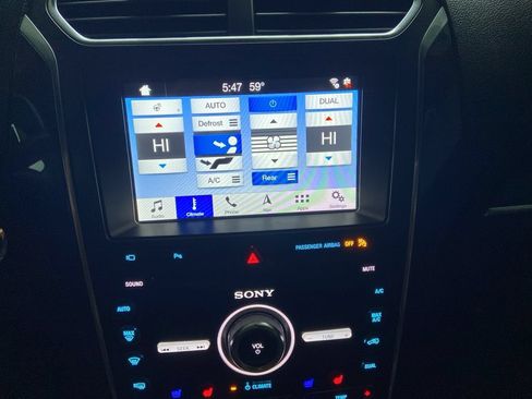 Used 2019 Ford Explorer Limited w/ Ford Safe & Smart Package FWD image 22