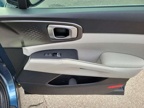 Certified 2025 Kia Sorento EX FWD image 10