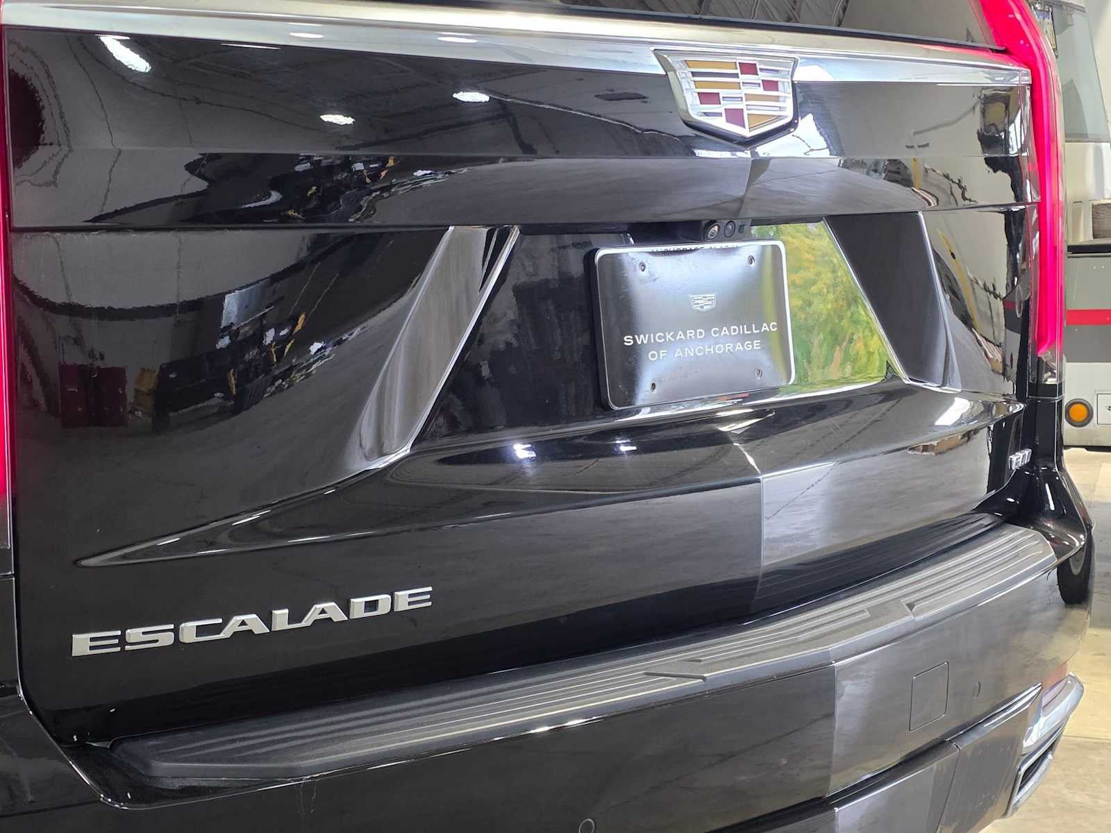 Certified 2024 Cadillac Escalade Premium Luxury w/ Performance Package AWD/4WD image 14