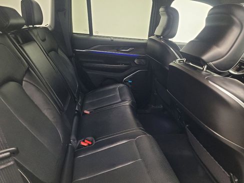 Used 2022 Jeep Grand Cherokee Overland w/ Luxury Tech Group IV image 19