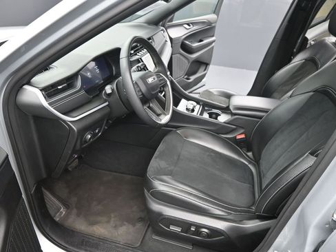 Used 2024 Jeep Grand Cherokee L Laredo AWD/4WD image 9