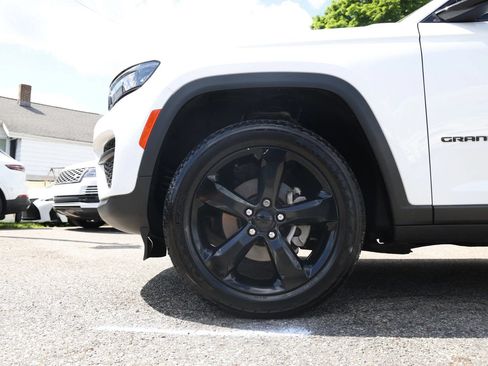 Used 2023 Jeep Grand Cherokee Altitude AWD/4WD image 37