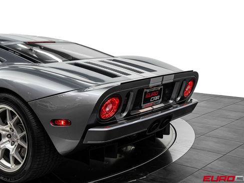 Used 2006 Ford GT RWD image 20