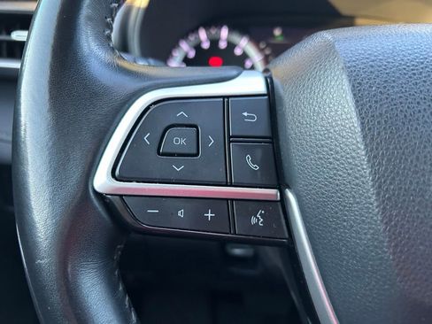Used 2023 Toyota Highlander LE FWD image 21