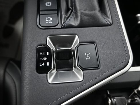Used 2024 Lexus GX 550 w/ Accessory Package (31) AWD/4WD image 25