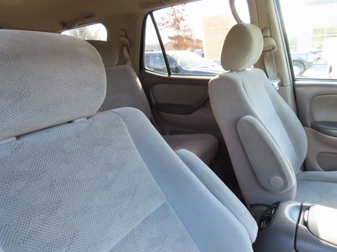 Used 2005 Toyota Sequoia SR5 image 28