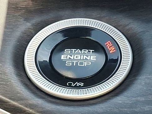Used 2024 Jeep Grand Cherokee L Limited AWD/4WD image 23