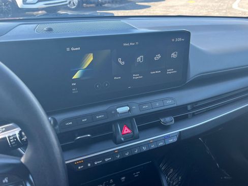 Used 2025 Kia K4 LXS image 17