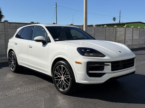 Certified 2026 Porsche Cayenne AWD/4WD image 8