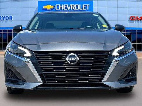 Used 2025 Nissan Altima 2.5 SV FWD image 2