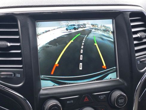 Used 2018 Jeep Grand Cherokee Limited image 26