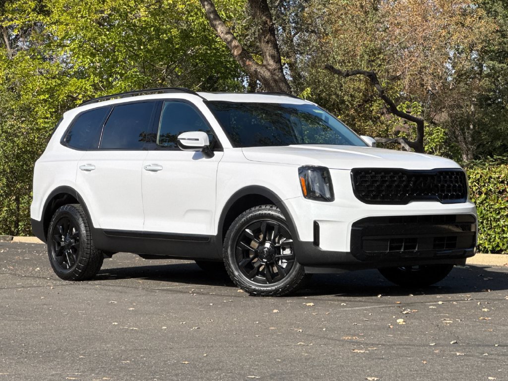 Used 2025 Kia Telluride AWD image 2
