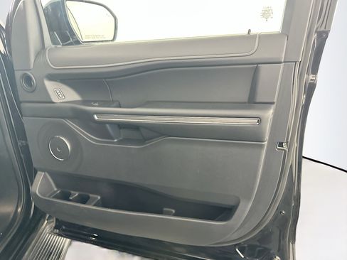 Used 2024 Ford Expedition Max XLT image 34