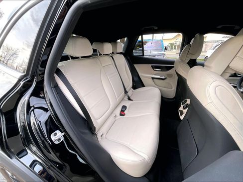 Used 2025 Mercedes-Benz GLC 350e 4MATIC image 28