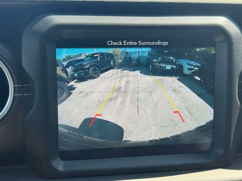Used 2018 Jeep Wrangler Unlimited Sahara AWD/4WD image 25