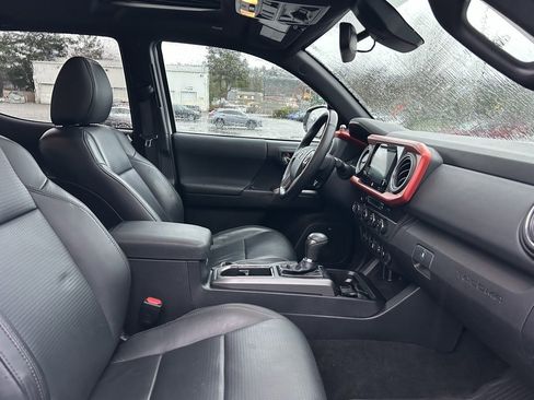Certified 2019 Toyota Tacoma TRD Off-Road image 16