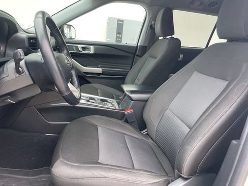 Used 2022 Ford Explorer XLT AWD/4WD image 6