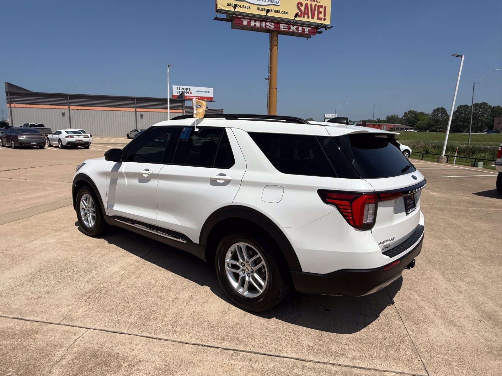 Certified 2025 Ford Explorer Active w/ Active Comfort Package RWD image 7