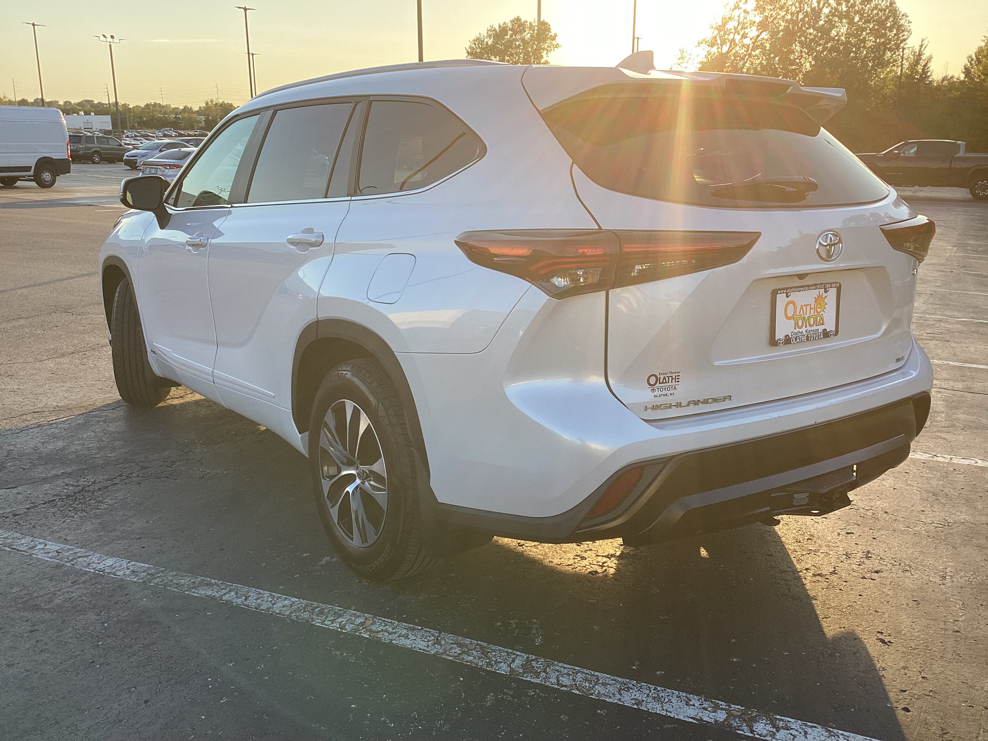 Certified 2026 Toyota Highlander XLE AWD/4WD image 3