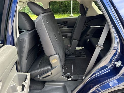 Used 2025 Nissan Pathfinder SV FWD image 14