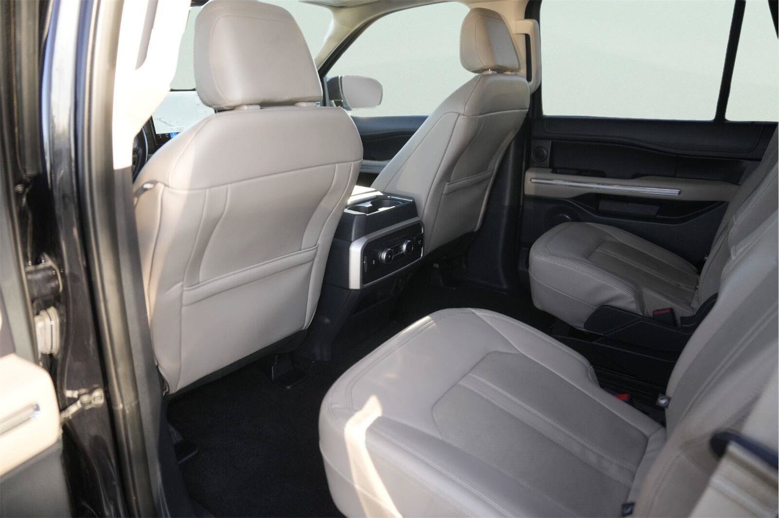 Used 2023 Ford Expedition Limited AWD/4WD image 12