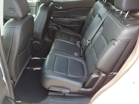 Used 2023 GMC Acadia SLT image 11