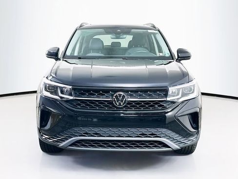 Used 2024 Volkswagen Taos SE image 2