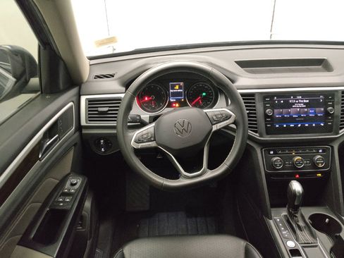 Used 2021 Volkswagen Atlas SE w/ Towing Package FWD image 22