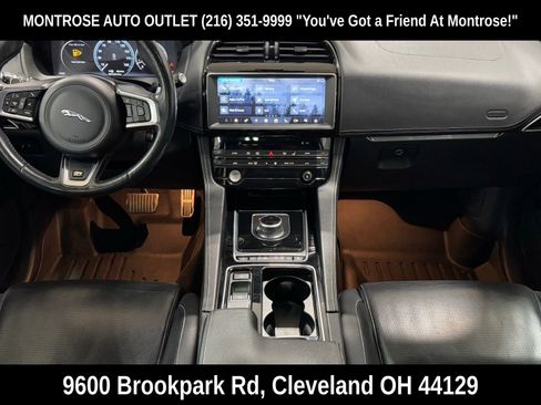 Used 2018 Jaguar F-PACE R-Sport image 2