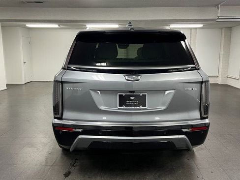 New 2026 Cadillac Vistiq Luxury w/ LPO, Floor Liner Package image 4