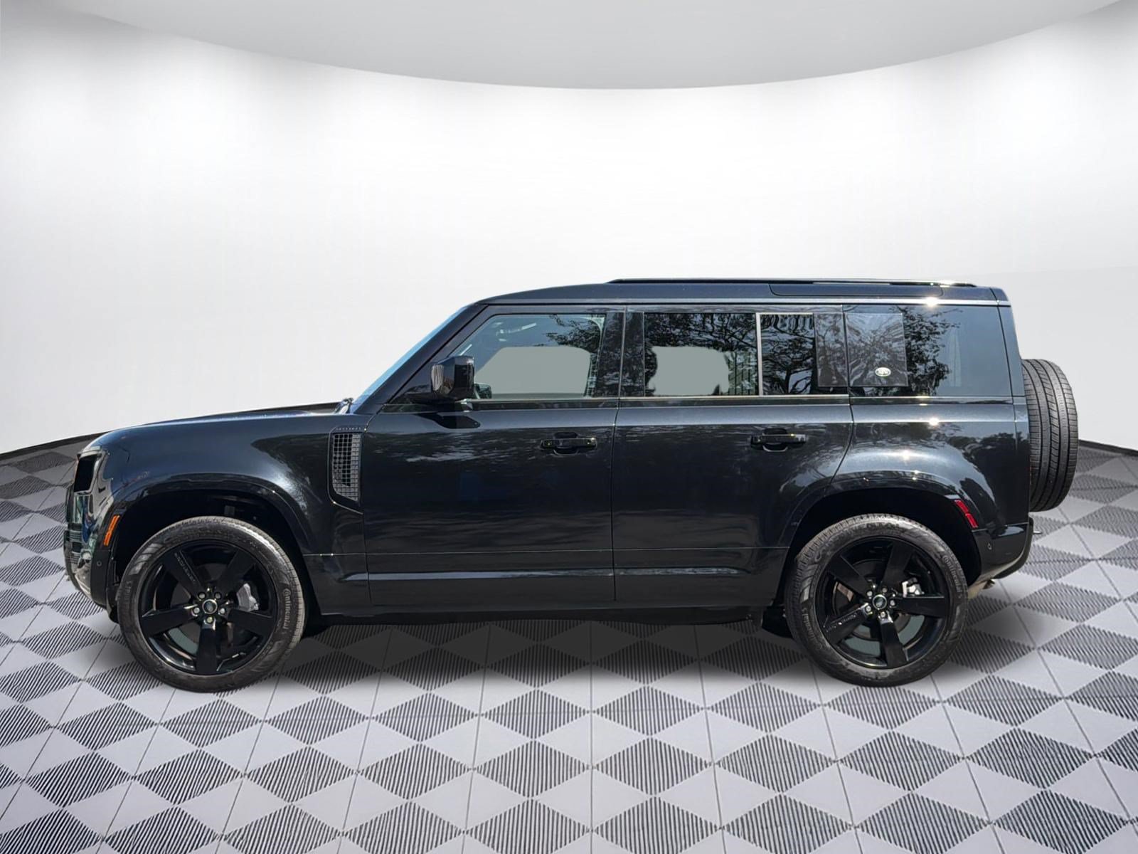 Used 2024 Land Rover Defender 110 X-Dynamic SE AWD/4WD image 2