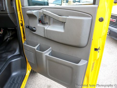 Used 2019 GMC Savana 3500 Extended w/ Driver Convenience Package image 18