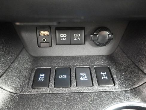 Used 2017 Toyota Highlander XLE AWD/4WD image 20