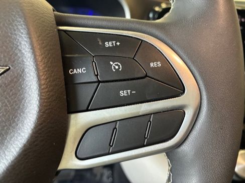 Used 2022 Chrysler Voyager LX FWD image 21