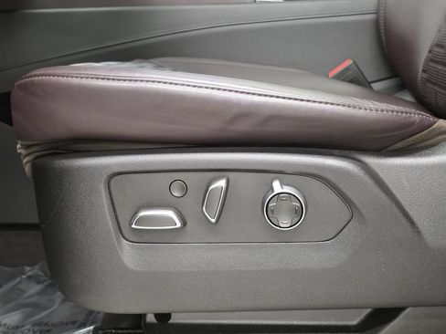 Used 2023 Cadillac Escalade ESV V AWD/4WD image 31
